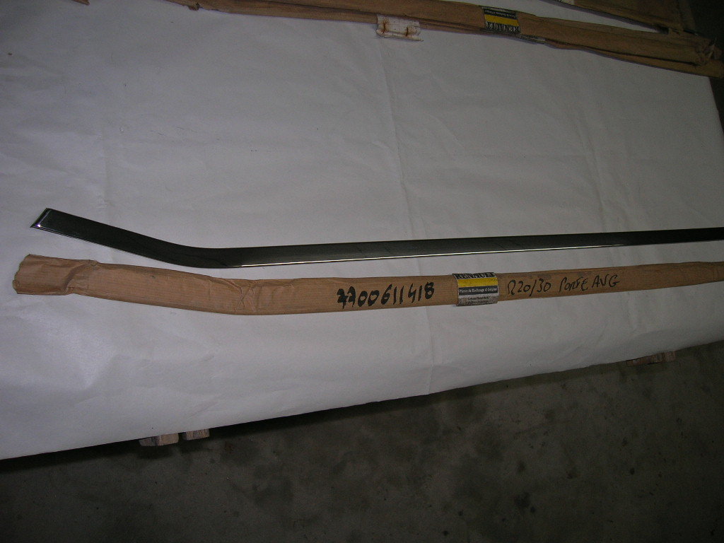 Baguette de lèche-vitre avant gauche Renault 20 pour restauration portière