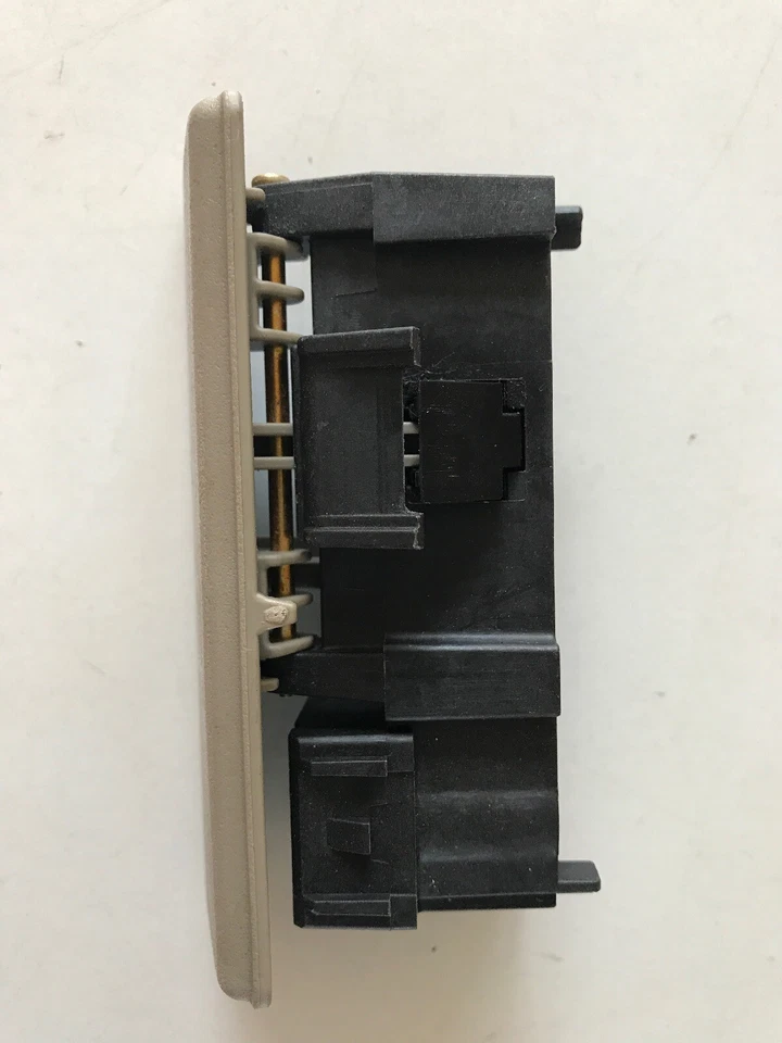 Dodge Nitro Guantera Manija Pestillo Guantera Pestillo Beige Claro 07 08 09 10 Manchas Foto 2 de 4