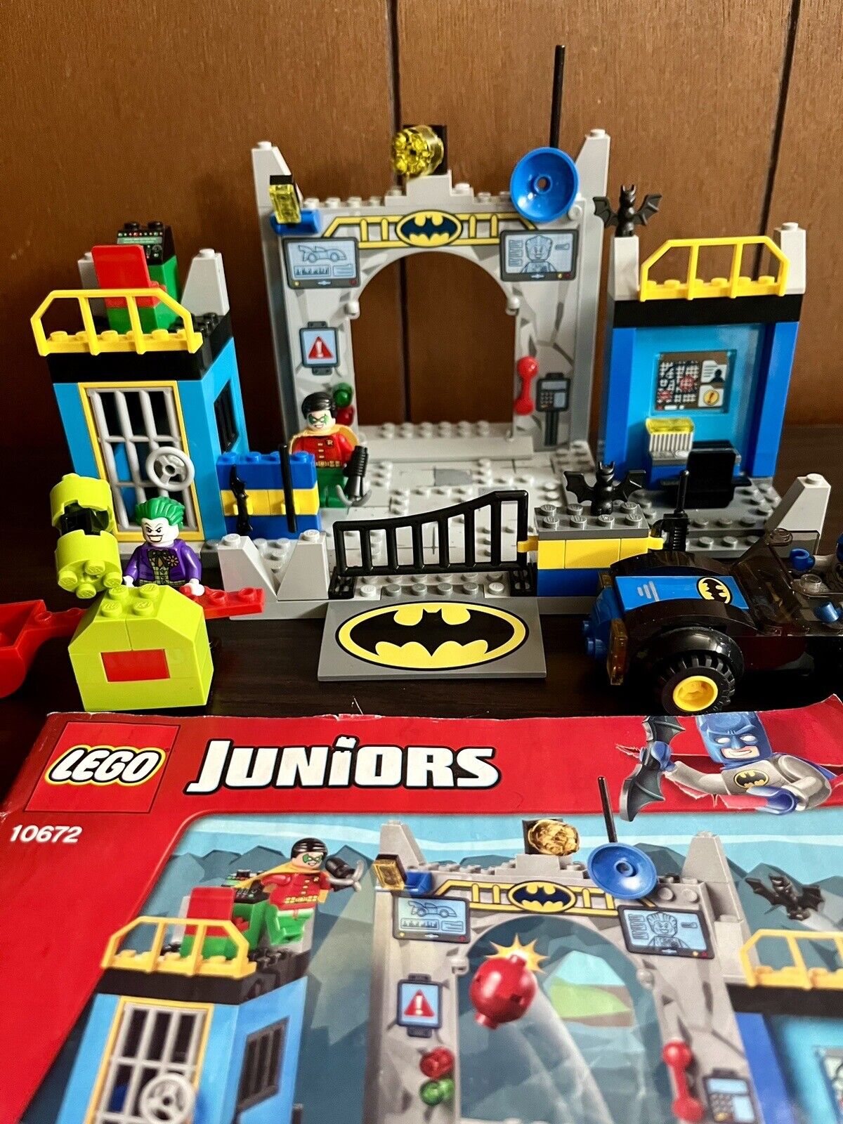 LEGO Juniors DC Super Heroes Batman Defend the Batcave 10672 150 Pieces Preowned