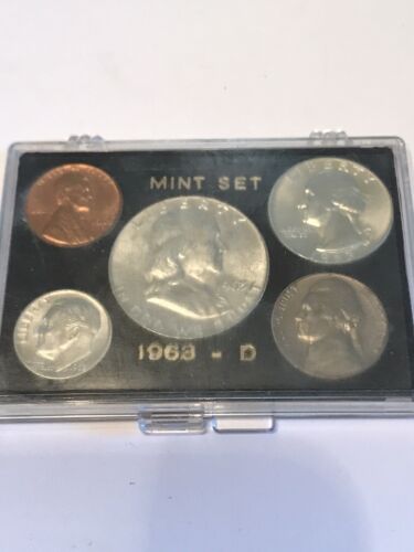 1963 D US Mint Set In Compact Case - Picture 1 of 2