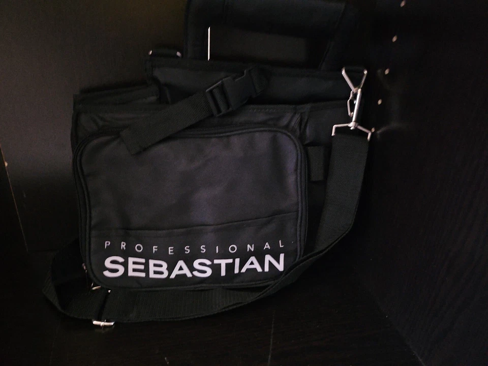 Bolso de Cosmetología Profesional para el Cuidado del Cabello Sebastian Negro con Correa Trl8#22 Foto 3 de 4