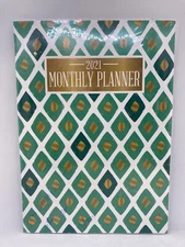 2021 Monthly Planner 32 Pages 6.7" x 9.3"