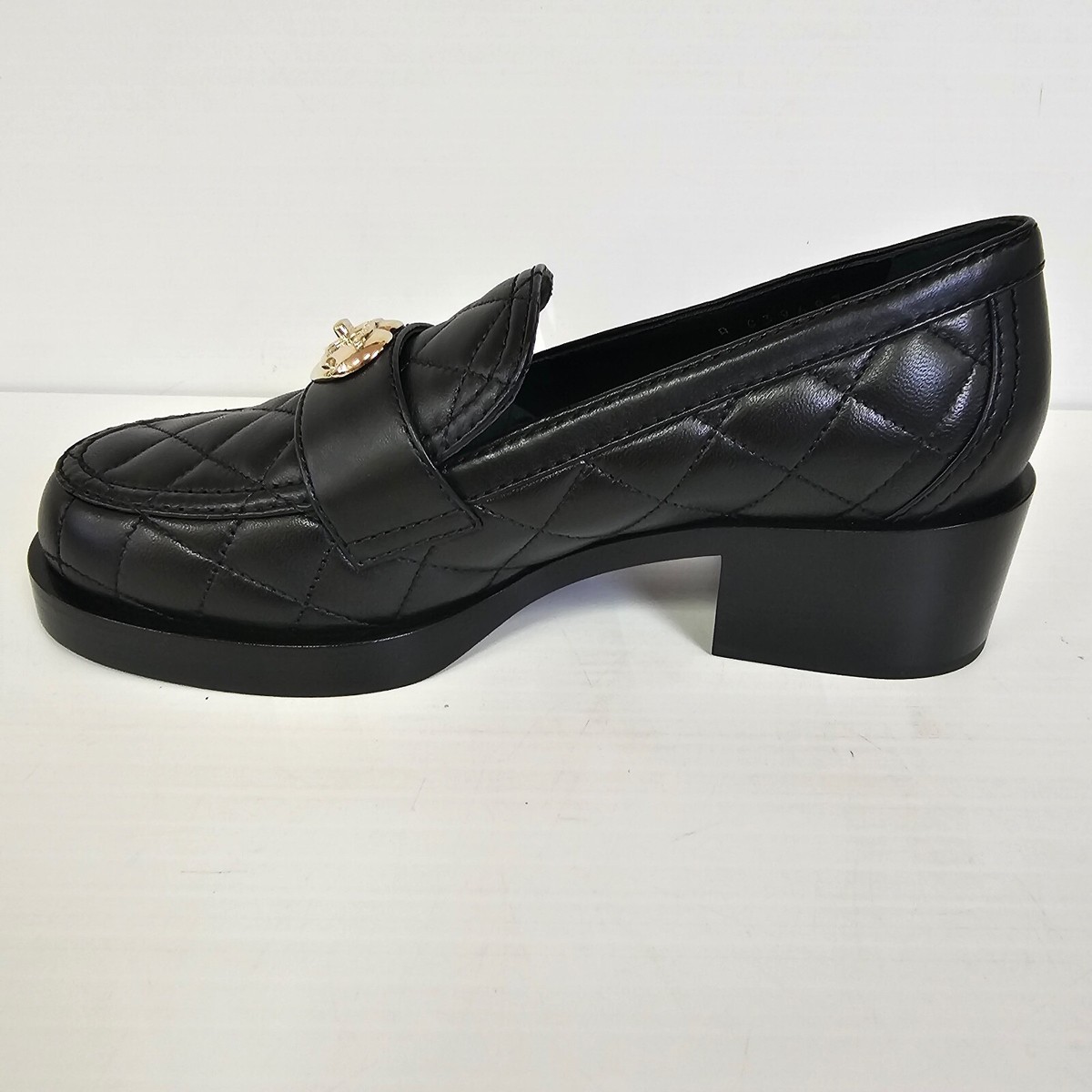 Chanel 23S G39697 Black Quilted CC Gold Logo Loafers 37-40 Chanel 23S G39697 Black Quilted CC Gold Logo Loafers 37-40