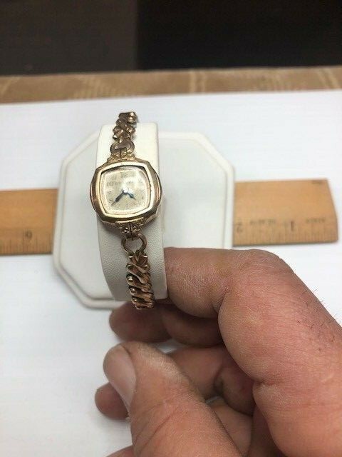 Bulova Watch 10K Gold Filled Expandable Vintage A501366 VERY NICE