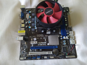 ASRock A75M-HVS Mainboard mit einem installierten Xilence CPU-Kühler und CPU PC