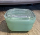 VTG FIRE KING OVEN WARE JADEITE GLASS REFRIGERATOR DISH W/LID 4" X 4"