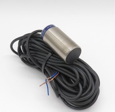 Telemecanique XS6 Inductive Sensor Proximity Switch 1NC 1 NC M30 SN: 15mm