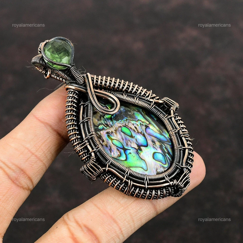 Colgante de cobre envuelto en alambre de cumpleaños amatista verde concha de abulón ovalado Foto 3 de 4