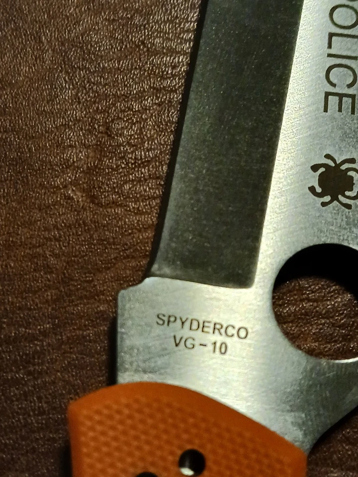 Mango Spyderco Police acero inoxidable VG-10 naranja G-10 Foto 3 de 4