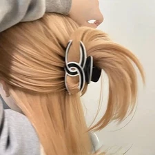 French Style C Hair Clip – Elegant Women’s Claw Clip