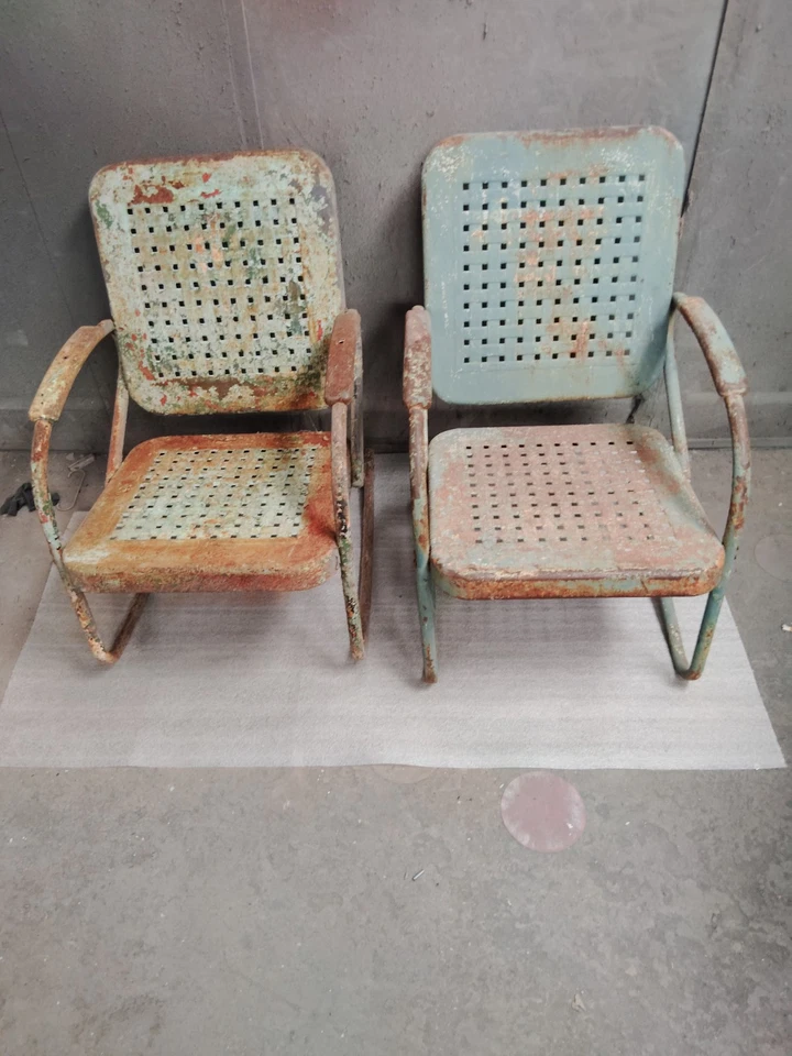 Juego de sillas vintage de metal con canasta tejida Foto 2 de 4