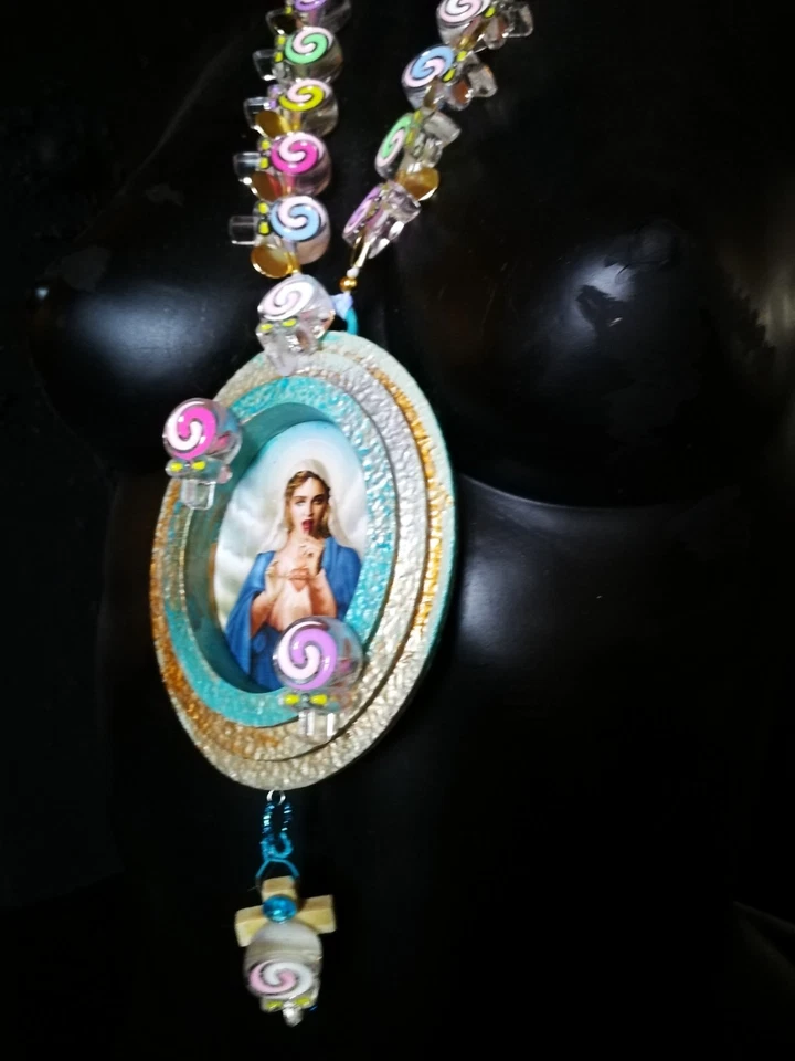 Conjunto Joyería Collar Colgante Santo Pop Religión Madonna Chupa Chups Dulce Foto 4 de 4