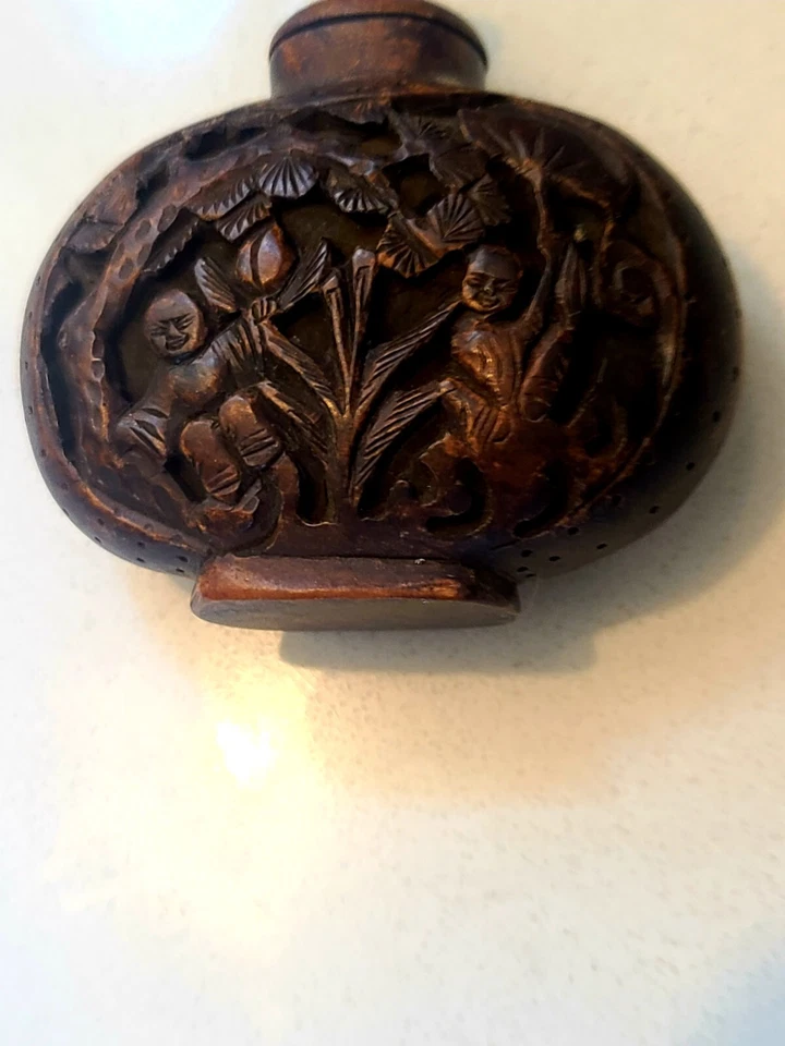 Hand Carved Chinese Wood Look Bottles Bovine Cow Bone 2 Wise Men Holding Item - Image 3 of 4