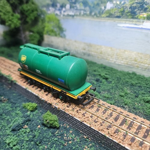 Hornby 00 gauge TTA BP oil tanker with Hazchem markings Used - Bild 6 von 6