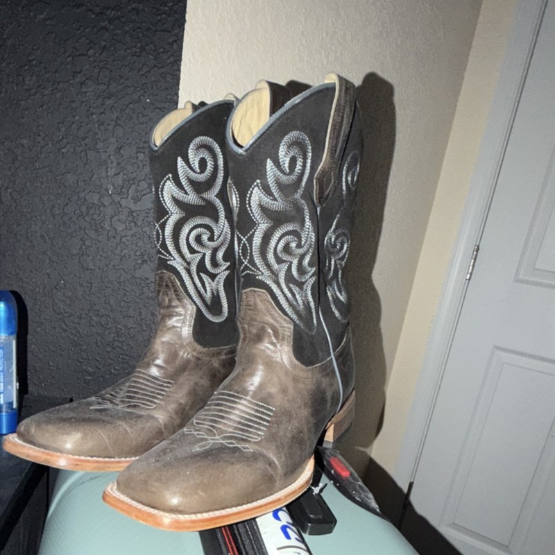 Cody James Boots Brown Leather w/ Black Embroidered Shaft, White Stitching