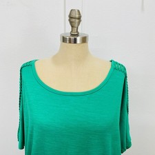 ALYX Blouse Women’s Size 1X Short Sleeve Top Emerald Green Open Cut Bottom Band