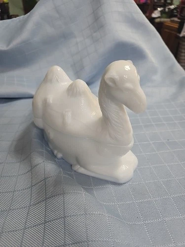 Vintage McKee White Glass Camel Covered Dish 5.5" Quite Rare I Think