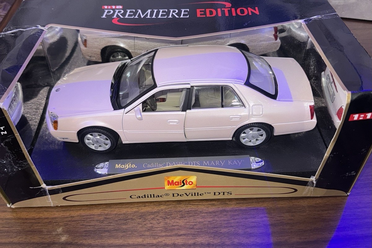 SALE Maisto 1:18 Diecast Cadillac 2002 DeVille DTS Premiere