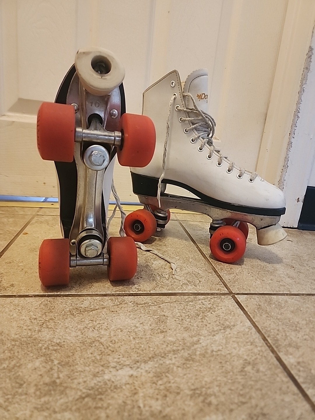 VINTAGE Dominion Canada Roller Skates Womens Size 7 