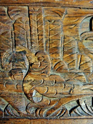 VINTAGE HINGED WOODEN BOX w/ Ornate Bird Design - Picture 10 of 12