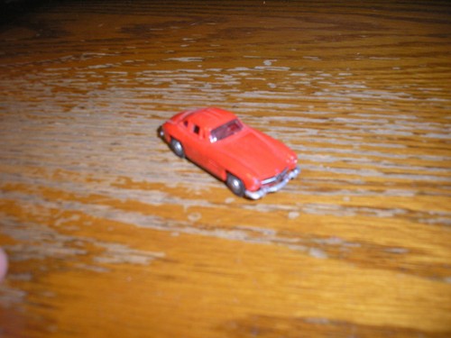 Nice Vintage PLASTIC 2" Long 1/87 HO Monogram Mercedes Benz 500 Red Free SHIP - Picture 3 of 4