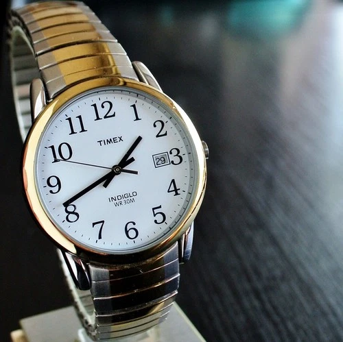 VINTAGE TIMEX DATE INDIGLO WHITE DIAL QUARTZ MEN'S GOLD 2T BRACELET DRESS WATCH