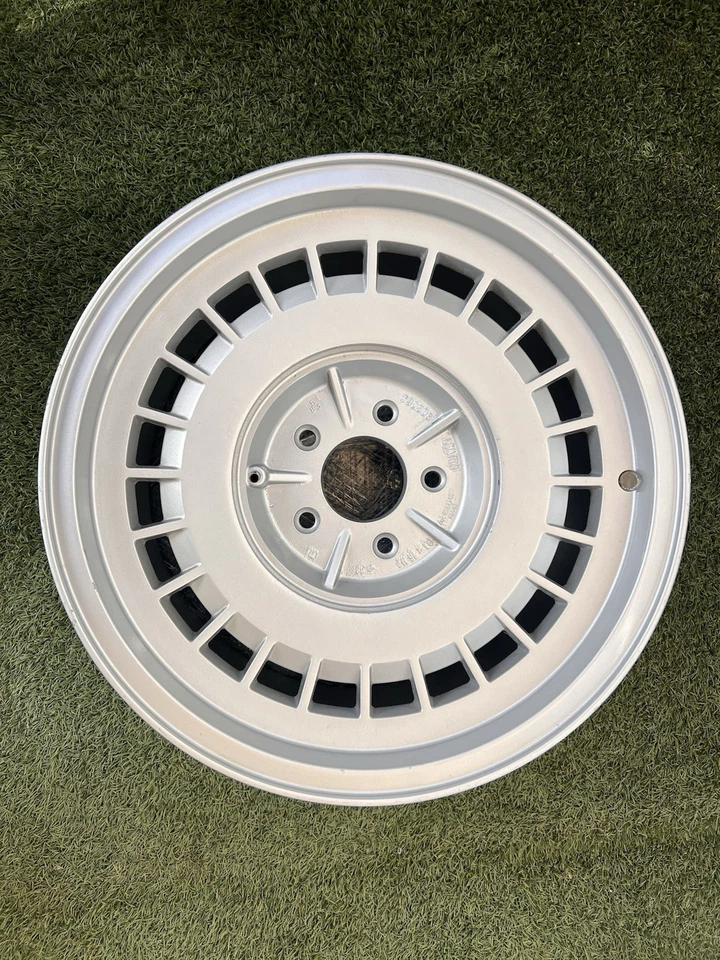 MERCEDES 16 X8 CENTRA OEM WHEEL- SPARE SILVER - W107-W126 W114 🇩🇪🇩🇪 - Image 2 of 4