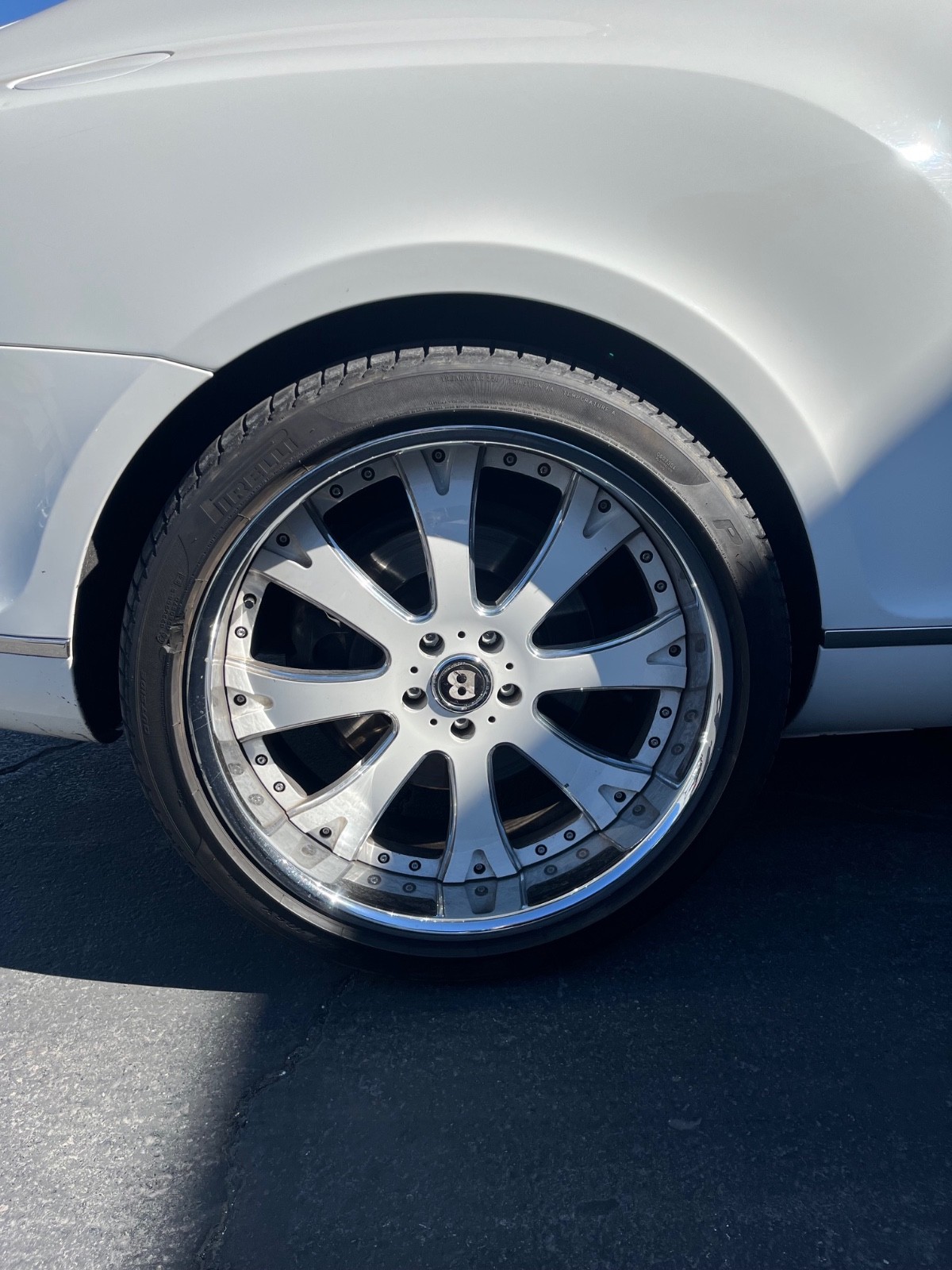 Set of 4 Bentley  white  Tire on a  21 inch Rim