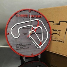 Drei Schwestern inspirierte Retro Wanduhr - Haus, Männerhöhle, Werkstatt - einzigartiges Geschenk