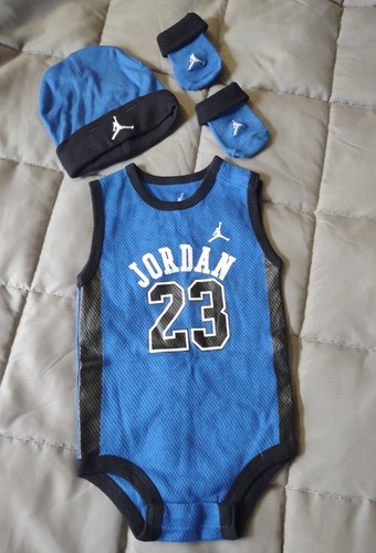 Jordan 23 blau Einteiler Body Trikot mit Mütze & Socken Kleinkind Größe 6-12 Monate