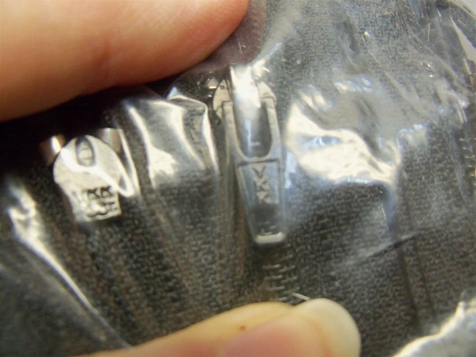 9" Zipper Black Closed end Nylon coil YKK CFC-36 Sealed bag Lot of 100  - Image 3 of 4