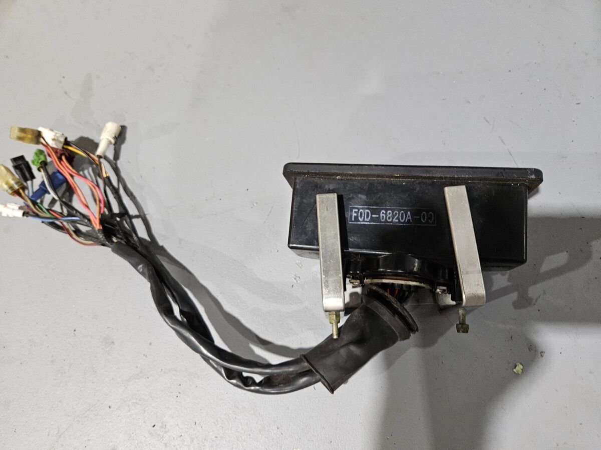 Yamaha WAVERUNNER Xl1200 LCD Info Gauge Cluster 144 F0d Yamaha WAVERUNNER Xl1200 LCD Info Gauge Cluster 144 F0d