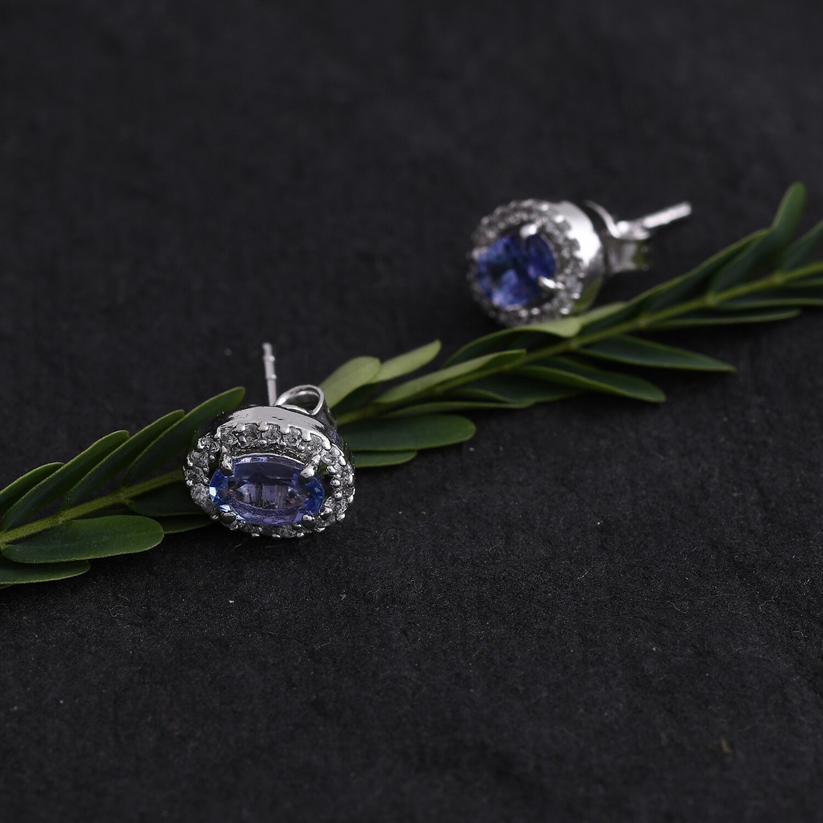 Tanzanite 6mm Round Stud Earrings In 14K White Gold - Foto 4