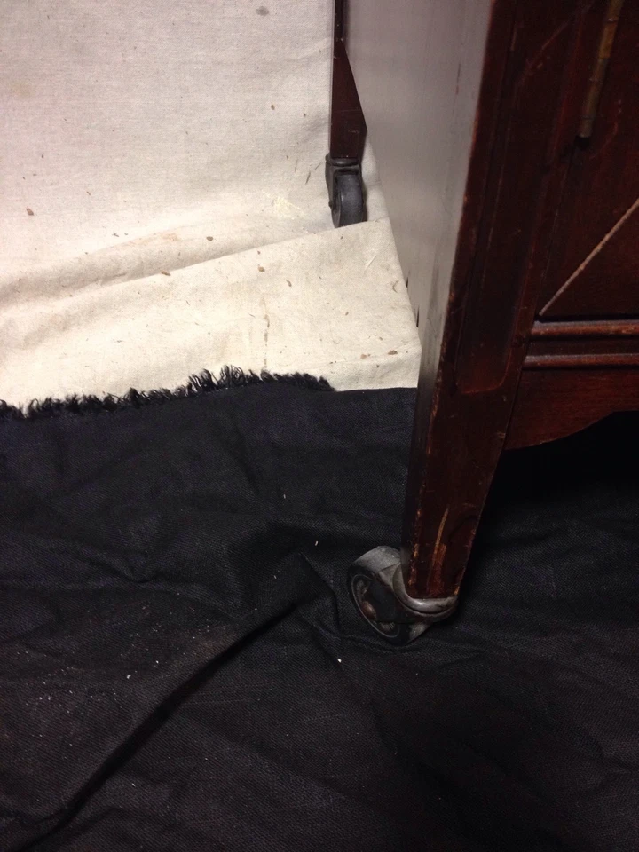 Armario antiguo cabeza de león cerezo perillas de latón 10 píxeles recogida local VA. HACER OFERTA Foto 3 de 4