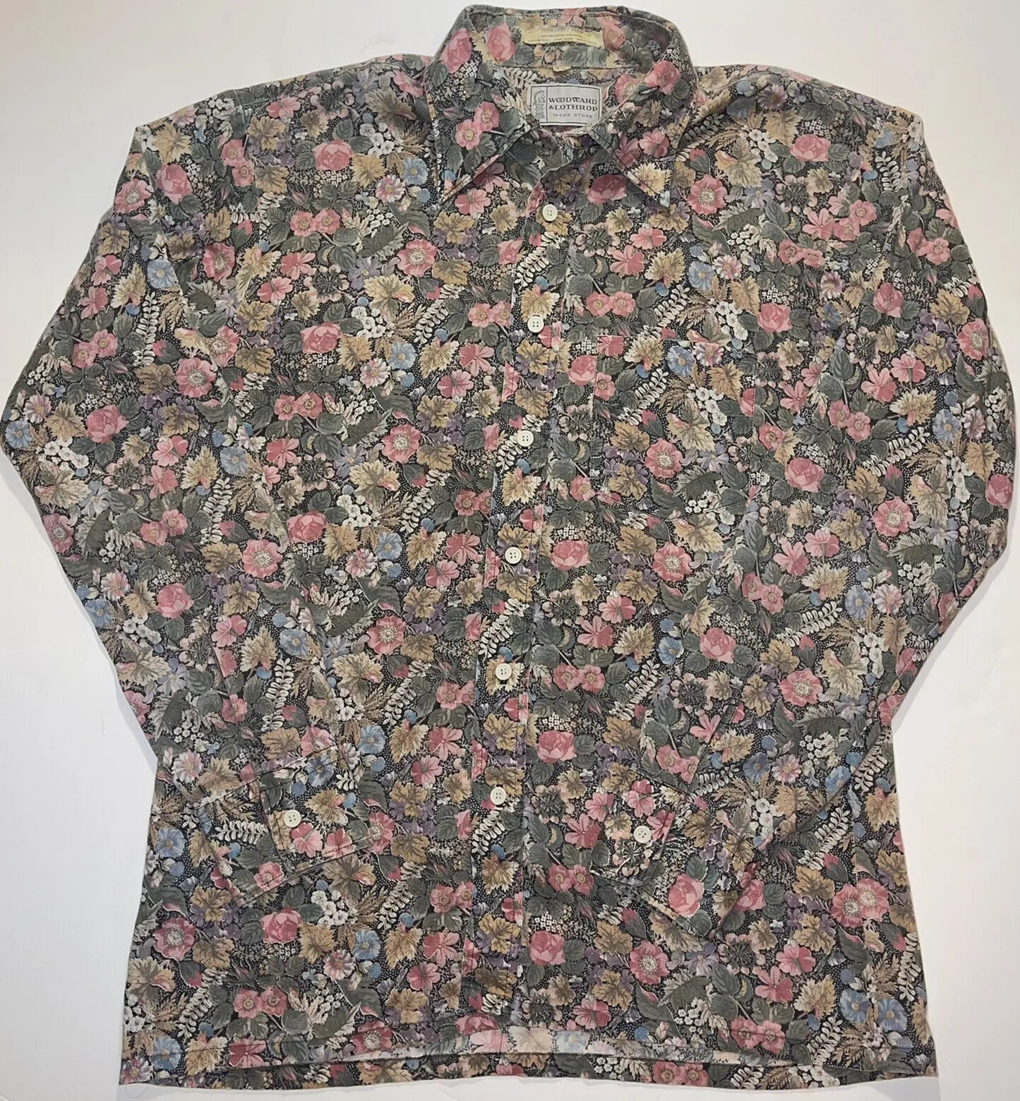 Vintage Woodward & Lothrop Floral Flower Pattern Butt… Gem