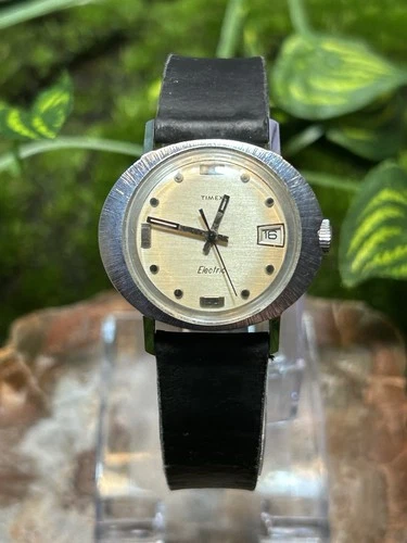 Quirky Vintage Women’s Silver Tone Timex Electric Watch.  Runs Great