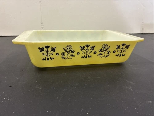 1957 PYREX 575 B 2 1/2 QT Space Saver Dish Promotional Needlepoint Embroidery 24