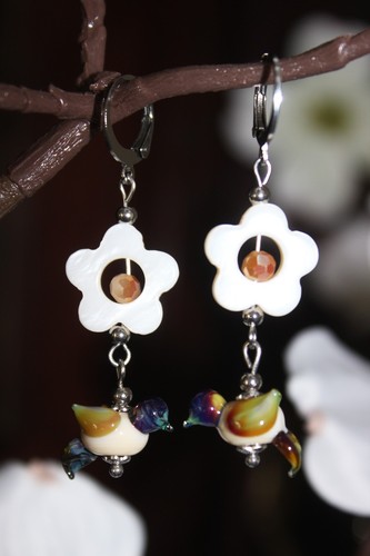 Vogel Ohrringe Blüten Perlmutt Ohrhänger  Lampwork Perlen #L091 - Bild 2 von 7