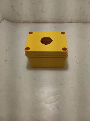 NEW ALLEN BRADLEY 800H-1HZ4CY YELLOW PUSHBUTTON ENCLOSURE 1 HOLE 30MM