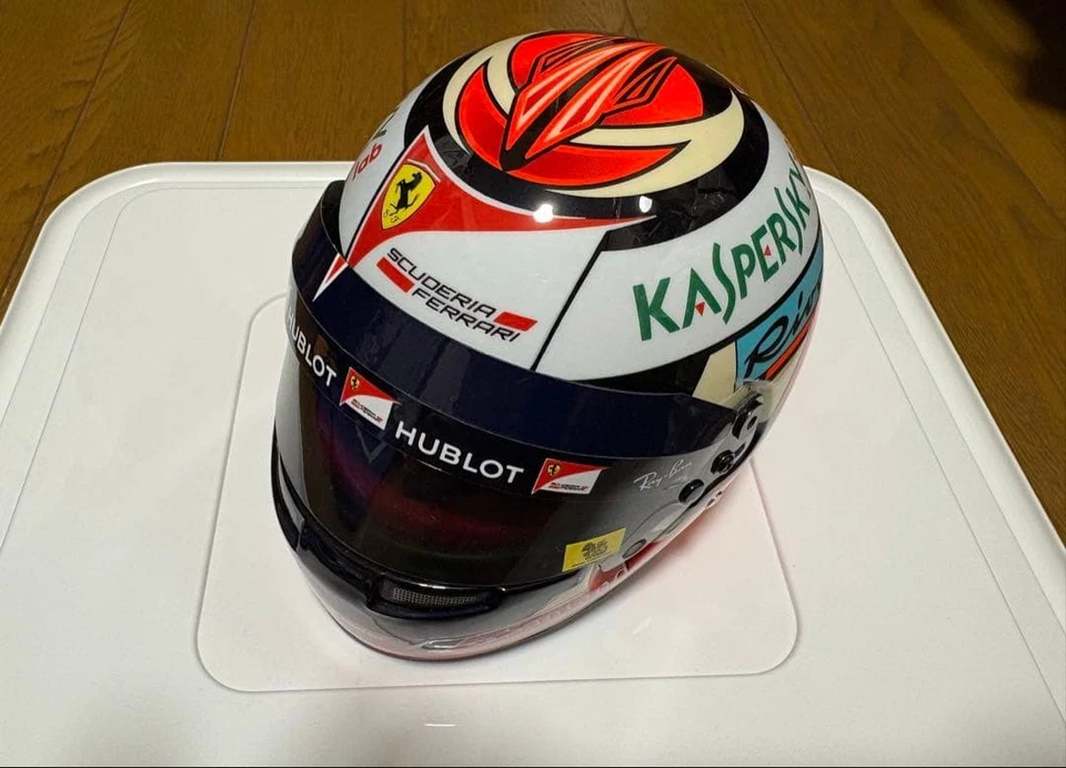 Casco Bell escala 1/2 Kimi Raikkonen Ferrari con caja usado en Japón Foto 2 de 4