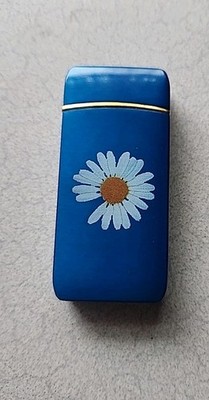 Classic Fashionable Arc Lighter New In Box USB Recargeable Cord Included