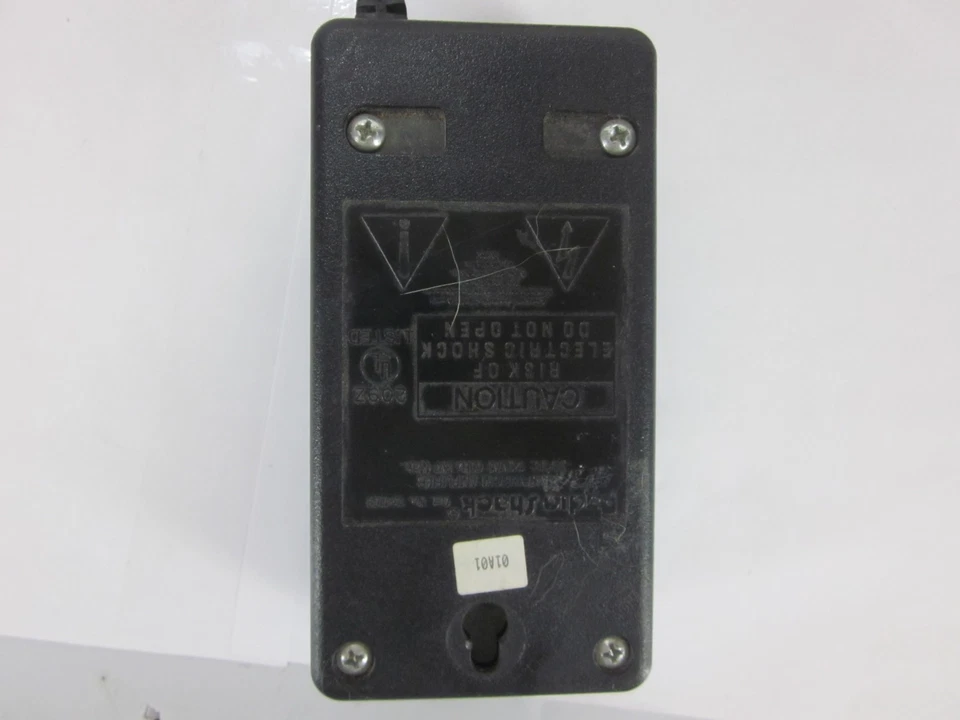 Radio Shack Signal Amplifier UHF VHF FM 15-1108 117 VAC 60Hz 3w - Image 3 of 4