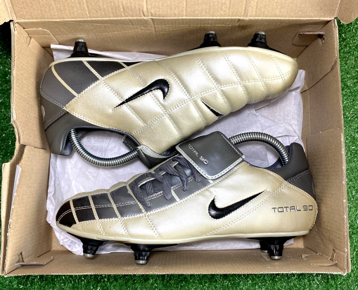 Total 90 top football boots 2004