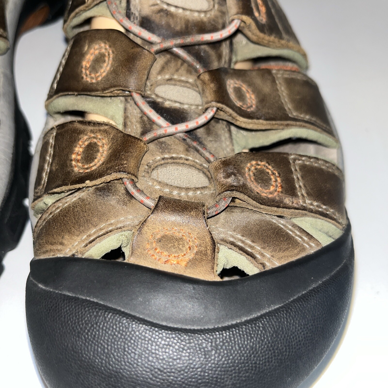 KEEN Men's Newport Closed Toe Leather Sandals Bison B… Gem