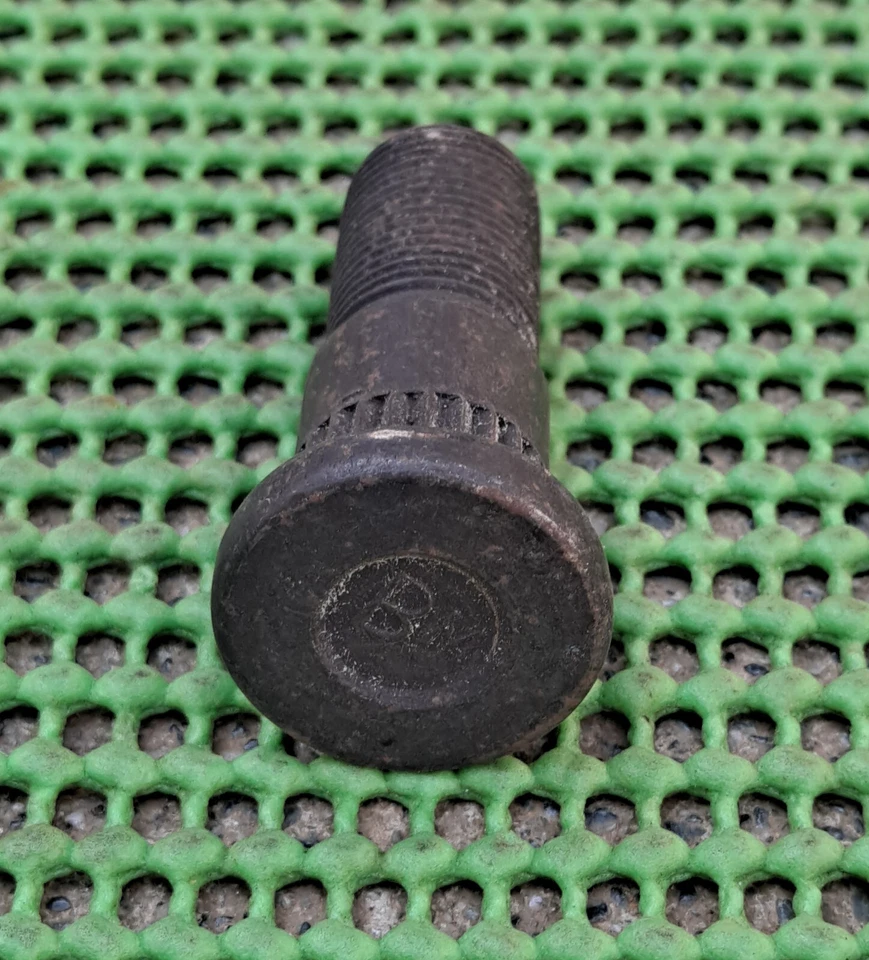 Camión Dodge D200 D300 W200 W300 1972 1973 nuevo en stock Mopar perno trasero derecho rueda Foto 2 de 3