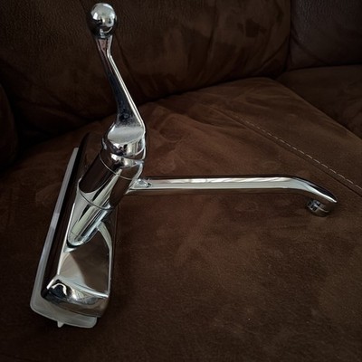 New Delta Faucet Delta 8  Single Handle Center Set Kitchen Faucet New No Box