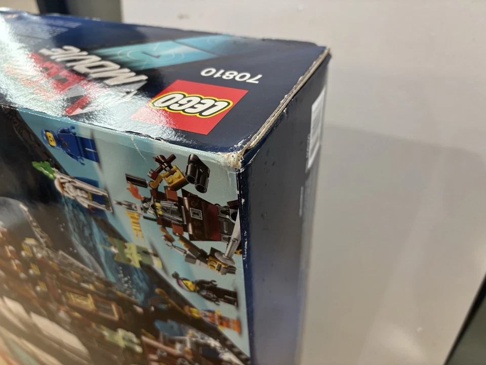 LEGO The LEGO Movie: MetalBeard's Sea Cow (70810) Retired Factory Sealed New - Image 4 of 4