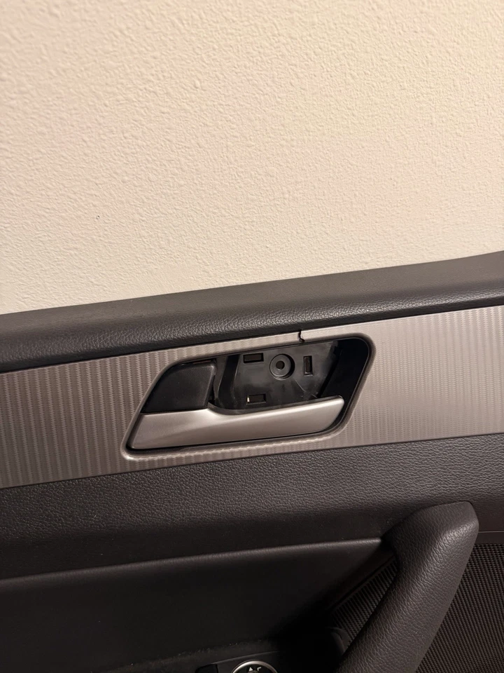 Panel de moldura de puerta delantera izquierda del lado del conductor OEM para Hyundai Sonata negro Foto 3 de 4