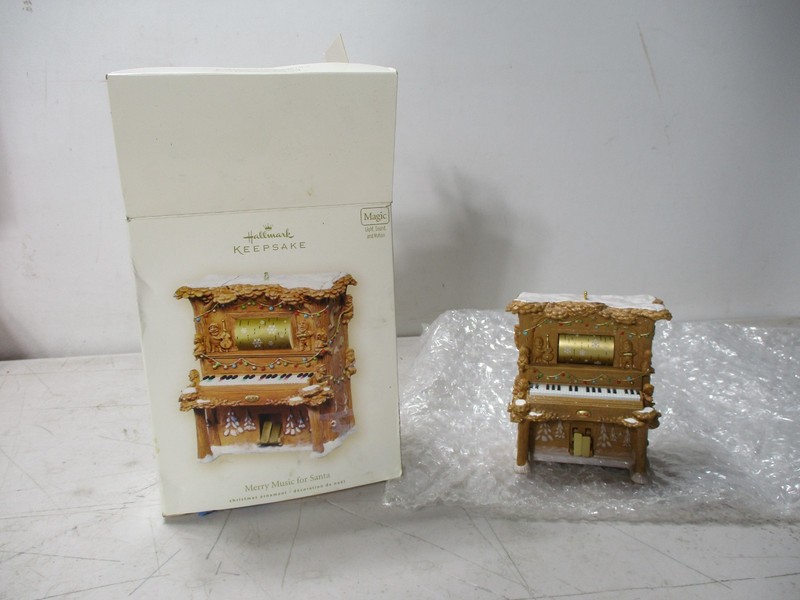 Hallmark Keepsake Christmas Ornament Magic Merry Music for Santa Lights/Sounds