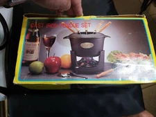 NIB Fondue Set w/ Warming Stand 10 pc Set Black Enamel Cast Iron 1.5 Qt
